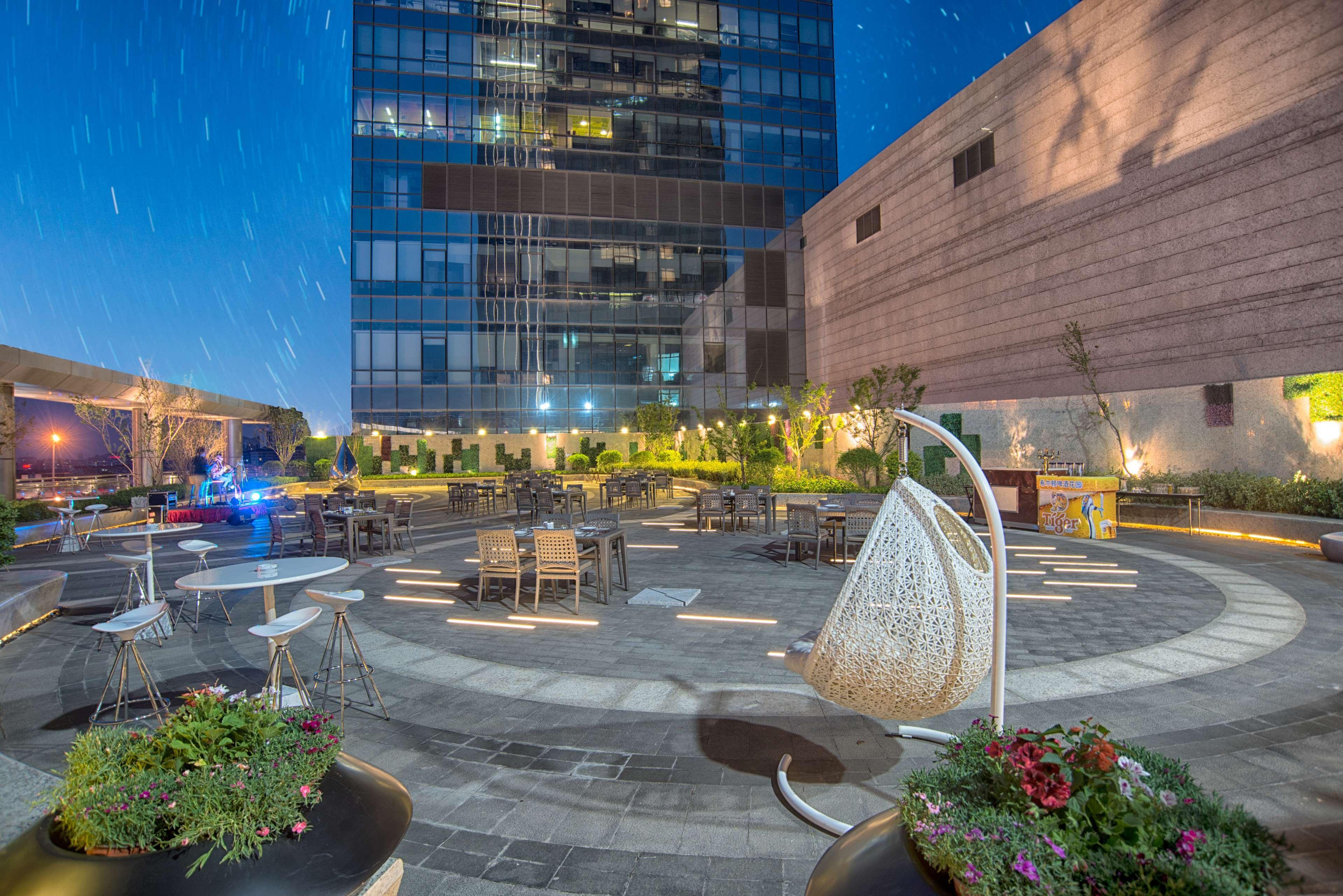 Hilton Jinan South Hotel & Residences Exteriör bild