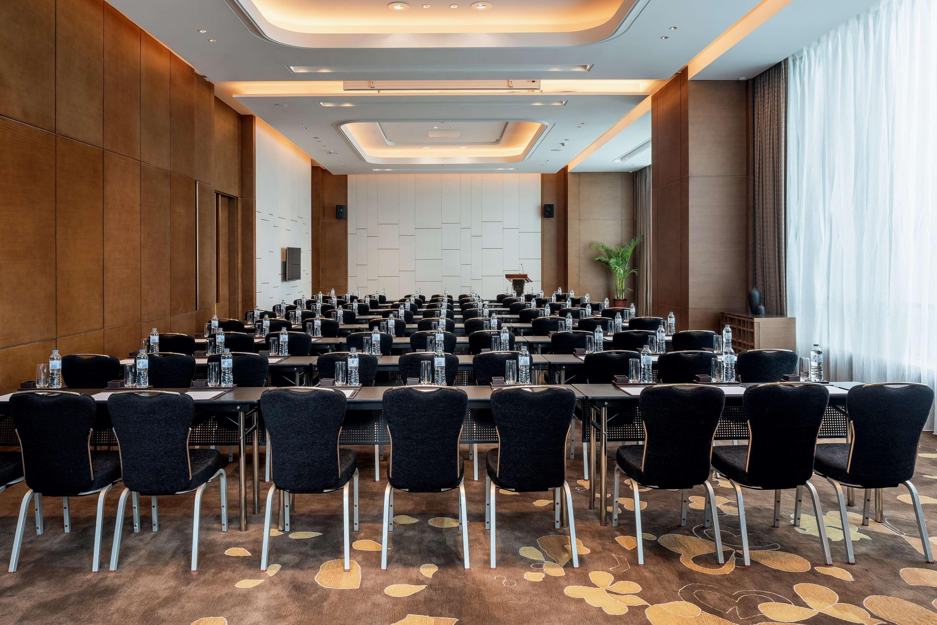 Hilton Jinan South Hotel & Residences Exteriör bild