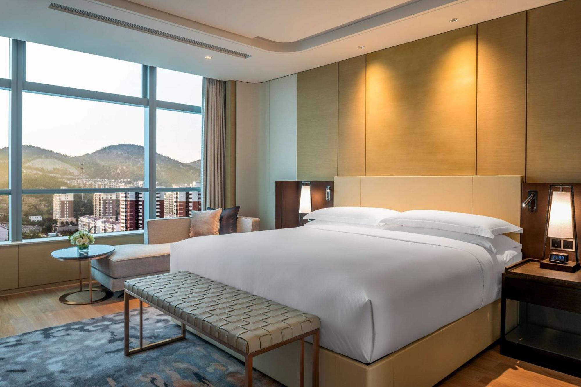 Hilton Jinan South Hotel & Residences Exteriör bild