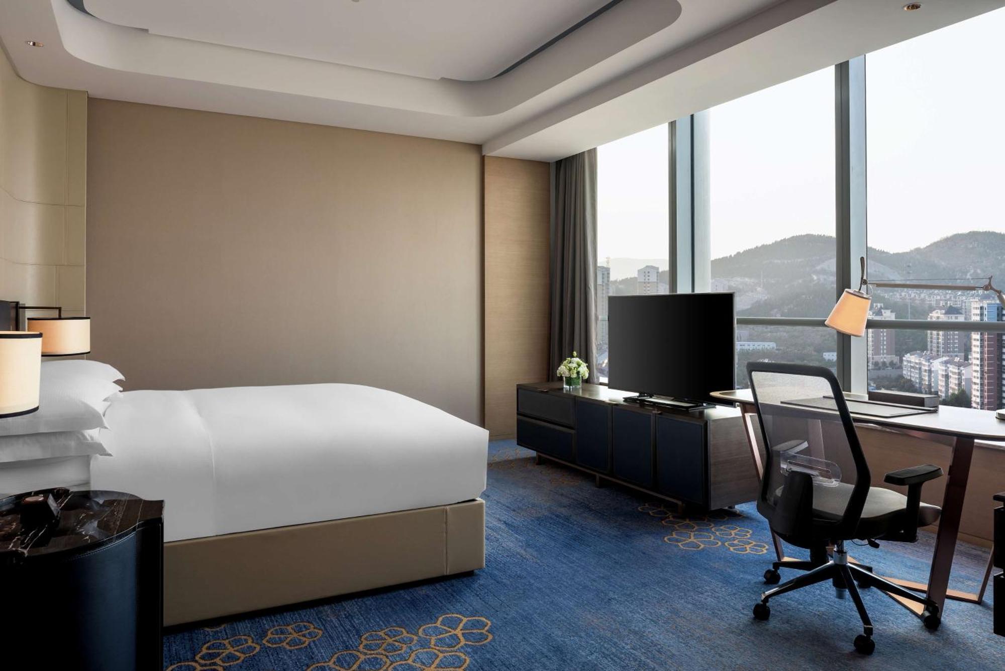 Hilton Jinan South Hotel & Residences Exteriör bild